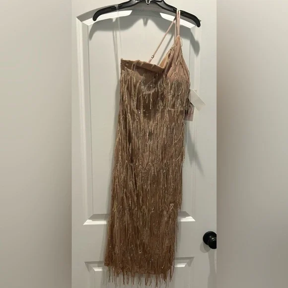 Juniors Honey and Rosie Fringe Sequin One-Shoulder Bodycon Midi Dress - Picture 3 of 12